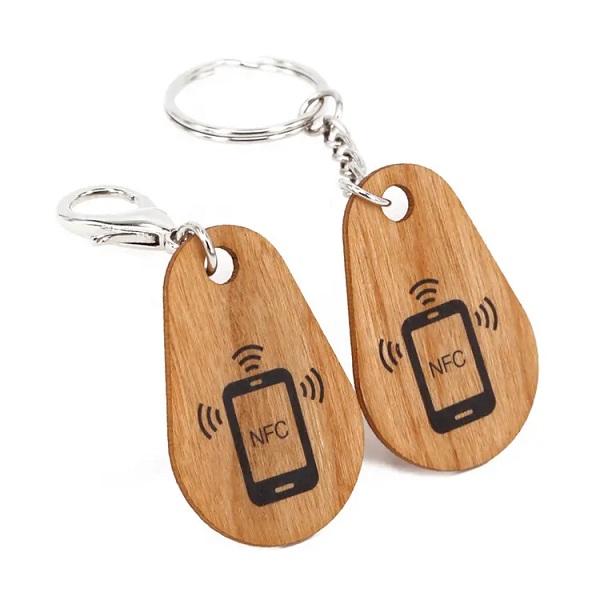 Picture of Keyfob in wood material with RFID 1K Compatible 13.56 MHz chip Fudan 08. 70102096